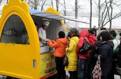 書報(bào)亭、早餐車，甚至垃圾桶都有二維碼“身份證”了。
