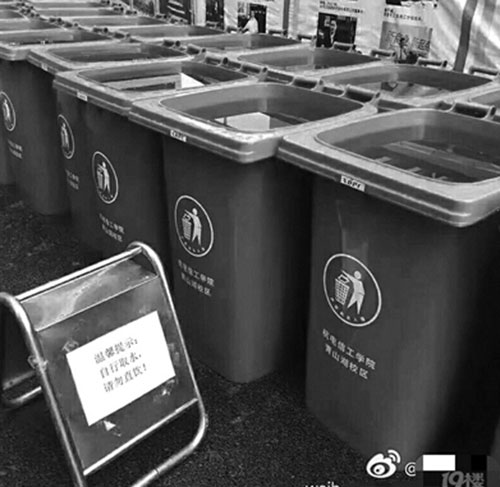 高校用垃圾桶儲水 上貼：自行取水、請勿直飲